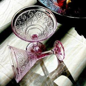 🦄 HP 2 Pink Victorian style Martini Glasses by Godinger. “Claro”